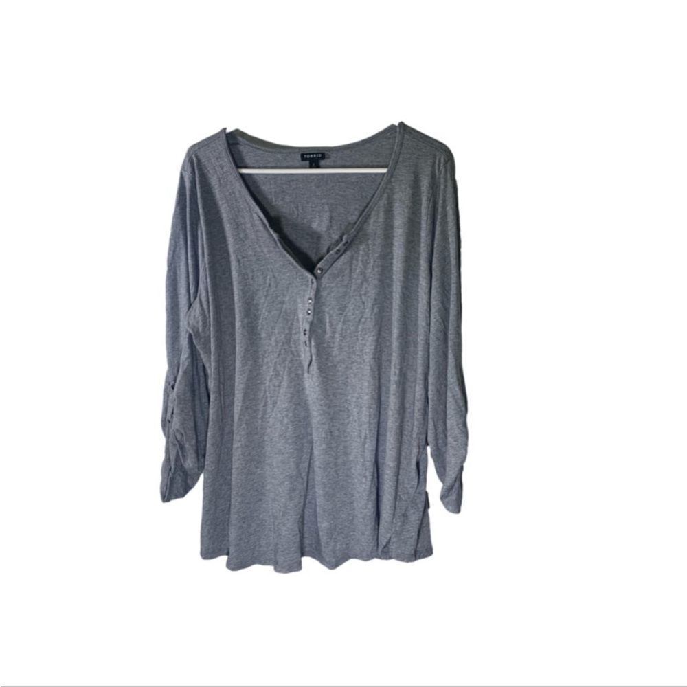 Torrid Size 2 or 2X Grey Henley Top‎